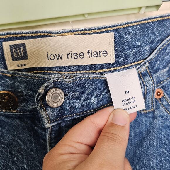 Vintage Y2K 2004 GAP Low Rise Flare Leg Jeans Size 10 light wash - Picture 2 of 4